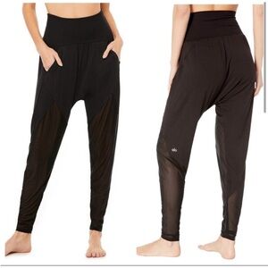 alo Yoga Axis‎ Harem Pants Lightweight Mesh Details Medium